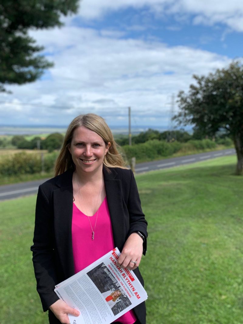 Hannah out in the constituency delivering an update and knocking on doors